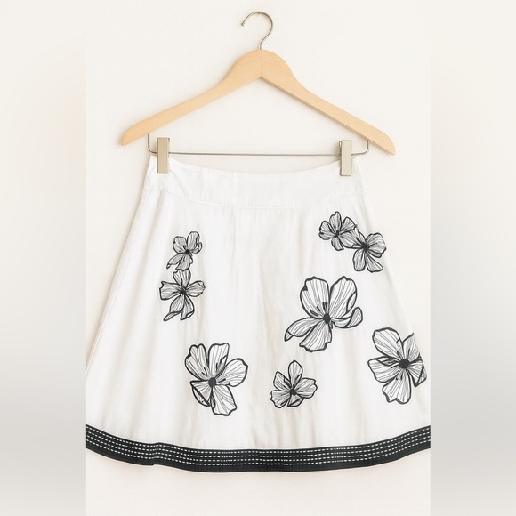 Tribal Women's Size 6 White/Black Lined Floral Embroidered A-Line Skirt. - Picture 1 of 3